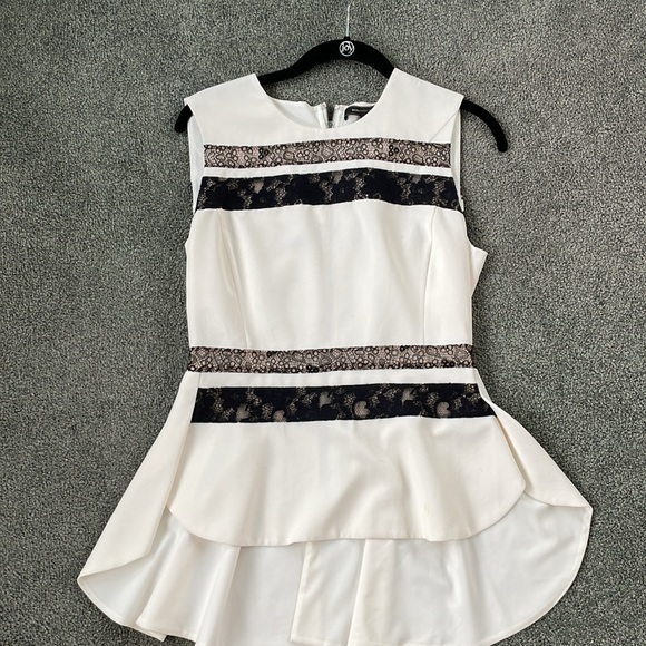 BCBGMAXAZRIA Lace-trim Split-back Peplum Top ASO Hanna Marin Ravenswood PLL - Picture 2 of 6